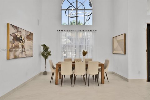 Casa en venta en North Miami Beach, Florida, 5 dormitorios, 354.33 m2 № 1462303 - foto 16