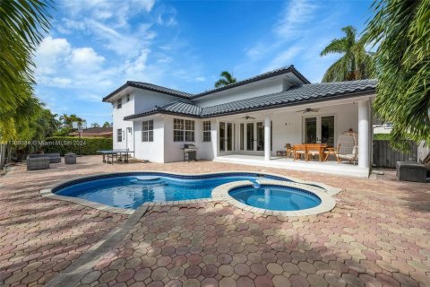 Casa en venta en North Miami Beach, Florida, 5 dormitorios, 354.33 m2 № 1462303 - foto 2