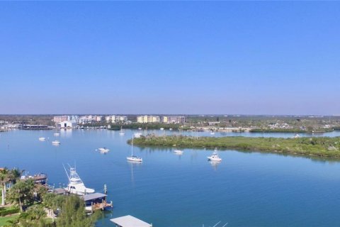 Купить виллу или дом в Нью-Смирна-Бич, Флорида 6 комнат, 222.97м2, № 1673110 - фото 2