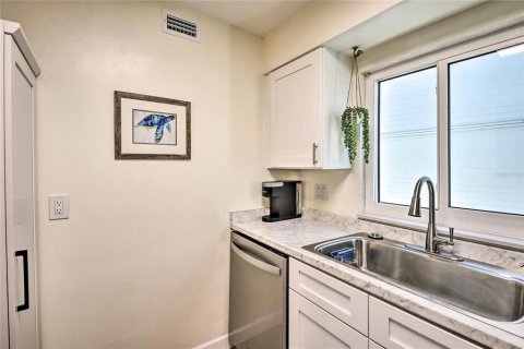 Condo in Daytona Beach, Florida, 2 bedrooms  № 1721743 - photo 12