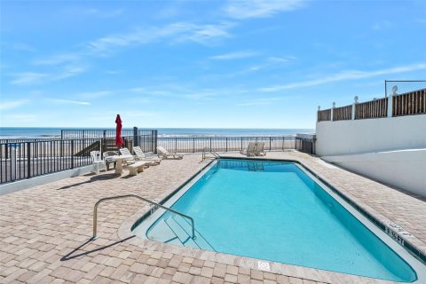 Condo in Daytona Beach, Florida, 2 bedrooms  № 1721743 - photo 24
