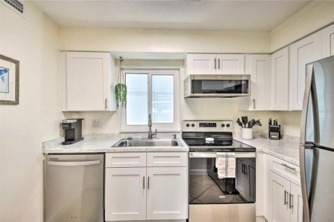 Condo in Daytona Beach, Florida, 2 bedrooms  № 1721743 - photo 11