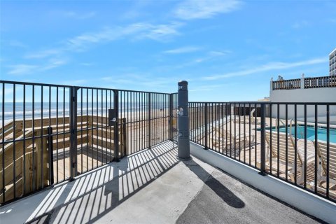 Condo in Daytona Beach, Florida, 2 bedrooms  № 1721743 - photo 25