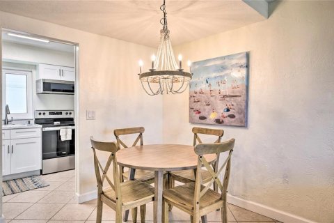 Condo in Daytona Beach, Florida, 2 bedrooms  № 1721743 - photo 9