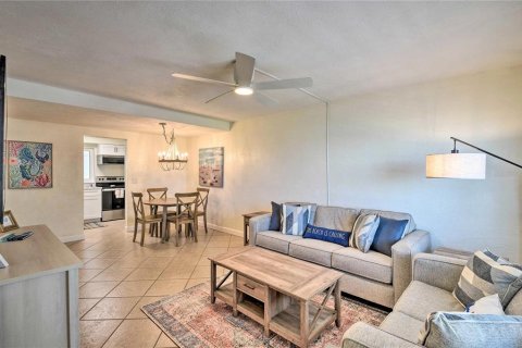 Condo in Daytona Beach, Florida, 2 bedrooms  № 1721743 - photo 4