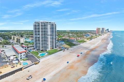 Condo in Daytona Beach, Florida, 2 bedrooms  № 1721743 - photo 1