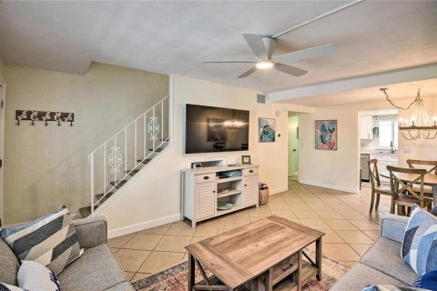 Condo in Daytona Beach, Florida, 2 bedrooms  № 1721743 - photo 8