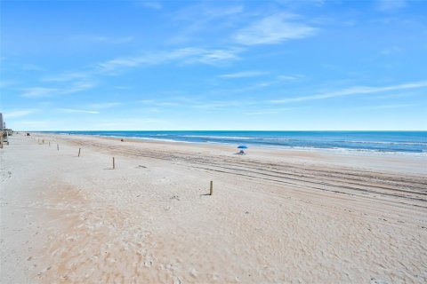 Condo in Daytona Beach, Florida, 2 bedrooms  № 1721743 - photo 26