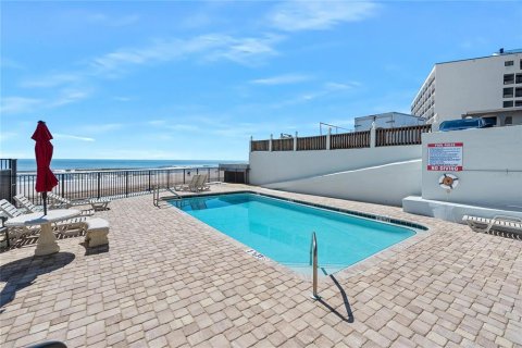 Condo in Daytona Beach, Florida, 2 bedrooms  № 1721743 - photo 23