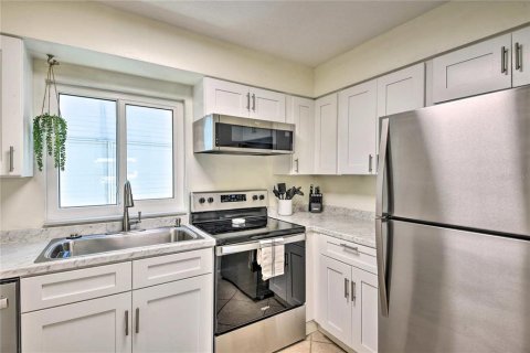 Condo in Daytona Beach, Florida, 2 bedrooms  № 1721743 - photo 10