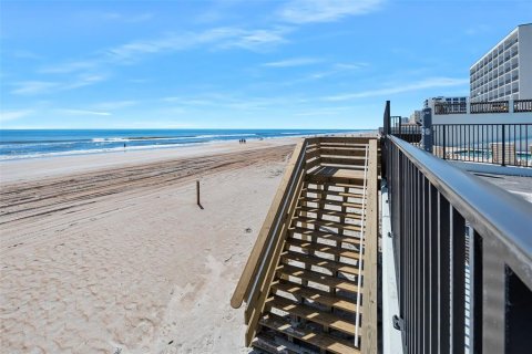 Condo in Daytona Beach, Florida, 2 bedrooms  № 1721743 - photo 27