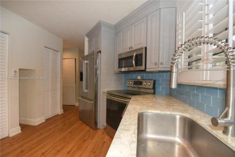 Townhouse in Boca Raton, Florida 3 bedrooms, 166.39 sq.m. № 1495452 - photo 26