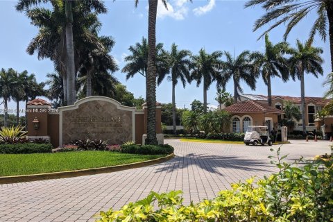 Condo in Miramar, Florida, 2 bedrooms № 1985522 - photo 1