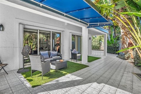 House in Miami, Florida 3 bedrooms, 200.76 sq.m. № 1845584 - photo 26