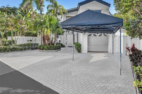 House in Miami, Florida 3 bedrooms, 200.76 sq.m. № 1845584 - photo 4