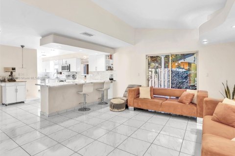 House in Miami, Florida 3 bedrooms, 200.76 sq.m. № 1845584 - photo 20