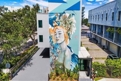 Propiedad comercial en venta en Fort Lauderdale, Florida № 1975999 - foto 2