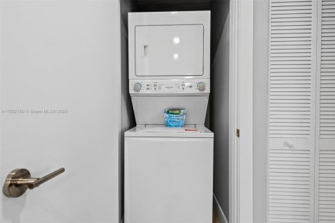 Propiedad comercial en venta en Fort Lauderdale, Florida № 1975999 - foto 24