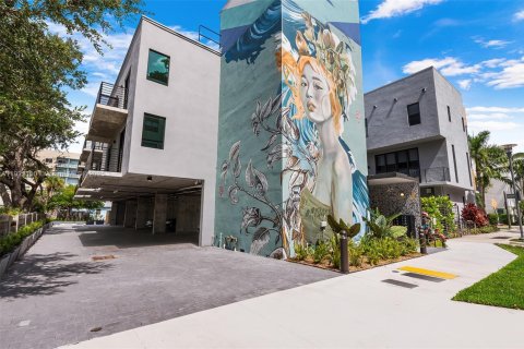 Propiedad comercial en venta en Fort Lauderdale, Florida № 1975999 - foto 7