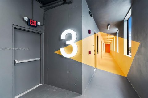 Propiedad comercial en venta en Fort Lauderdale, Florida № 1975999 - foto 12