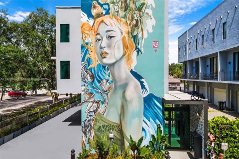 Propiedad comercial en venta en Fort Lauderdale, Florida № 1975999 - foto 1