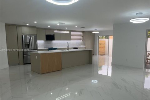 Villa ou maison à vendre à Miami, Floride: 4 chambres, 187.29 m2 № 1998828 - photo 17