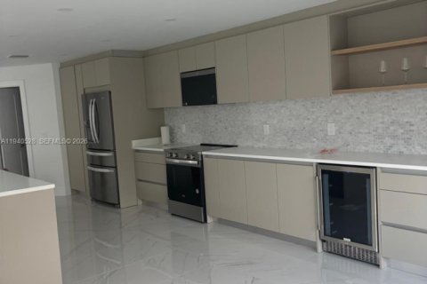 Villa ou maison à vendre à Miami, Floride: 4 chambres, 187.29 m2 № 1998828 - photo 20