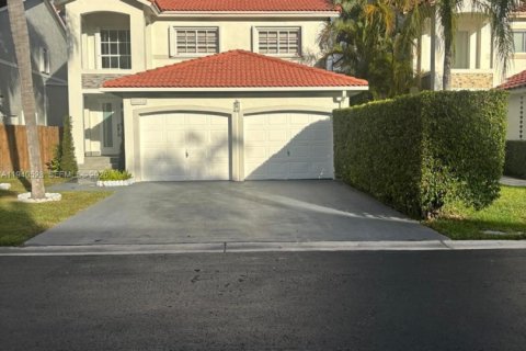 Villa ou maison à vendre à Miami, Floride: 4 chambres, 187.29 m2 № 1998828 - photo 1