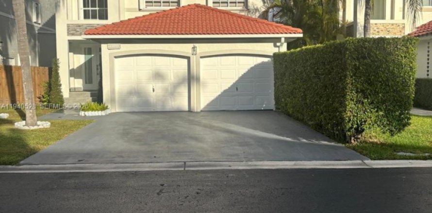 Villa ou maison à Miami, Floride 4 chambres, 187.29 m2 № 1998828