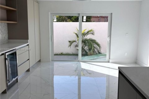 Villa ou maison à vendre à Miami, Floride: 4 chambres, 187.29 m2 № 1998828 - photo 19