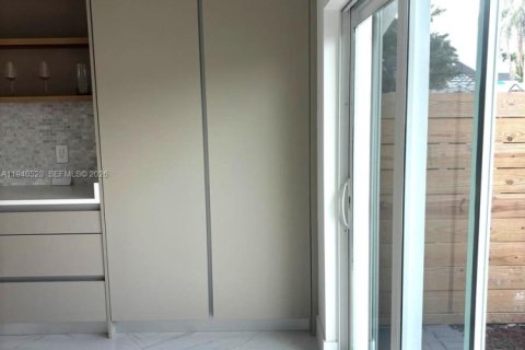 Villa ou maison à vendre à Miami, Floride: 4 chambres, 187.29 m2 № 1998828 - photo 22