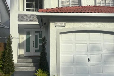 Villa ou maison à vendre à Miami, Floride: 4 chambres, 187.29 m2 № 1998828 - photo 4