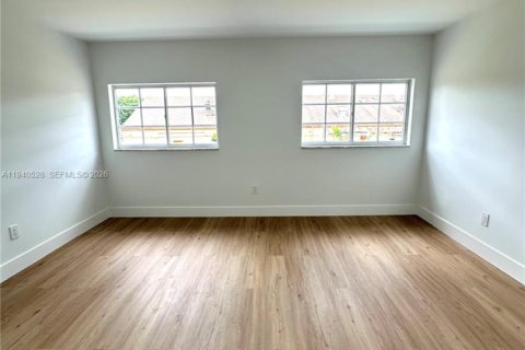 Villa ou maison à vendre à Miami, Floride: 4 chambres, 187.29 m2 № 1998828 - photo 29