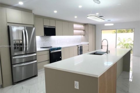 Villa ou maison à vendre à Miami, Floride: 4 chambres, 187.29 m2 № 1998828 - photo 15