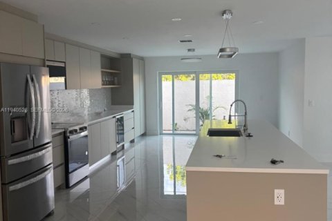 Villa ou maison à vendre à Miami, Floride: 4 chambres, 187.29 m2 № 1998828 - photo 12