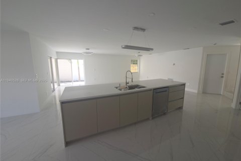 Villa ou maison à vendre à Miami, Floride: 4 chambres, 187.29 m2 № 1998828 - photo 11
