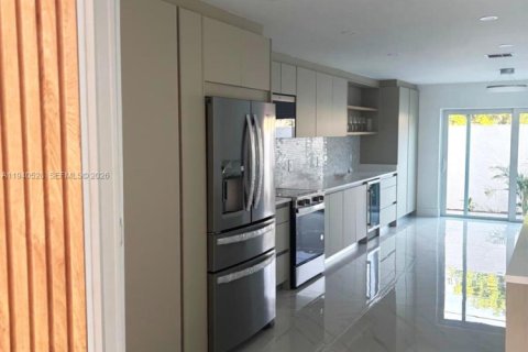 Villa ou maison à vendre à Miami, Floride: 4 chambres, 187.29 m2 № 1998828 - photo 21
