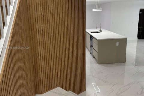 Villa ou maison à vendre à Miami, Floride: 4 chambres, 187.29 m2 № 1998828 - photo 10