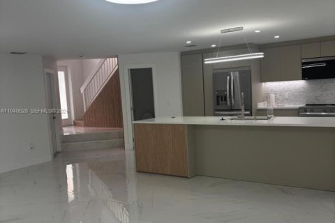 Villa ou maison à vendre à Miami, Floride: 4 chambres, 187.29 m2 № 1998828 - photo 16