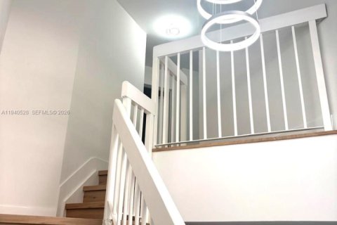 Villa ou maison à vendre à Miami, Floride: 4 chambres, 187.29 m2 № 1998828 - photo 7