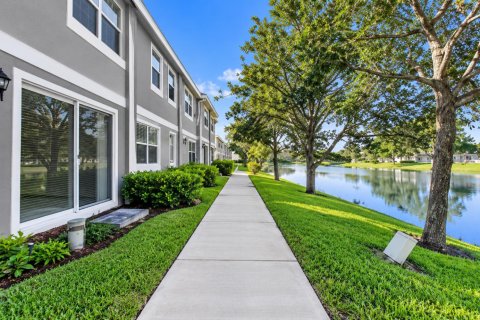Touwnhouse à louer à Royal Palm Beach, Floride: 3 chambres, 158.03 m2 № 2403776 - photo 19