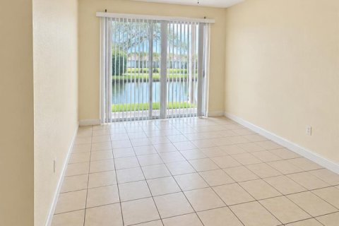 Touwnhouse à louer à Royal Palm Beach, Floride: 3 chambres, 158.03 m2 № 2403776 - photo 13