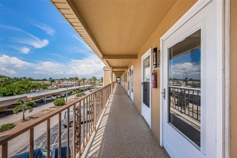 Condominio en venta en Saint Petersburg, Florida, 2 dormitorios, 85.47 m2 № 1901455 - foto 15