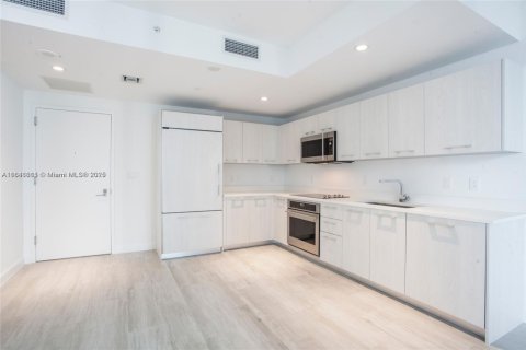 Condo in Miami, Florida, 1 bedroom  № 1994976 - photo 11