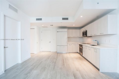 Condo in Miami, Florida, 1 bedroom  № 1994976 - photo 10