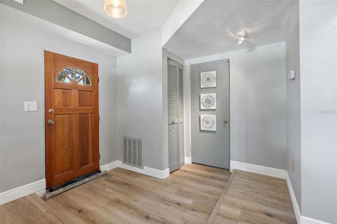 House in Saint Petersburg, Florida 3 bedrooms, 251.39 sq.m. № 1841694 - photo 6