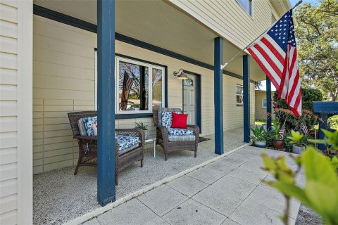 House in Saint Petersburg, Florida 3 bedrooms, 251.39 sq.m. № 1841694 - photo 3