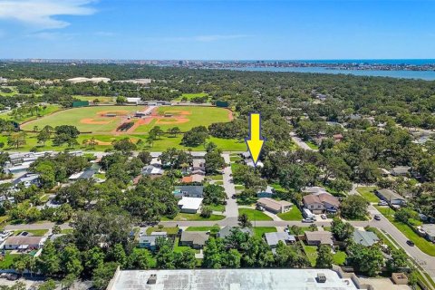 House in Saint Petersburg, Florida 3 bedrooms, 251.39 sq.m. № 1841694 - photo 1