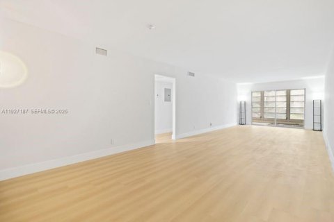 Купить кондоминиум в Коконат Крик, Флорида 2 спальни, 112.41м2, № 1986328 - фото 13