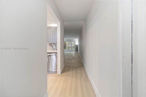 Купить кондоминиум в Коконат Крик, Флорида 2 спальни, 112.41м2, № 1986328 - фото 11